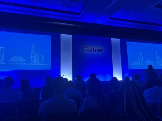 This is a photo of the main stage at Gartner's 2026 Risk, Audit & Compliance Conference.